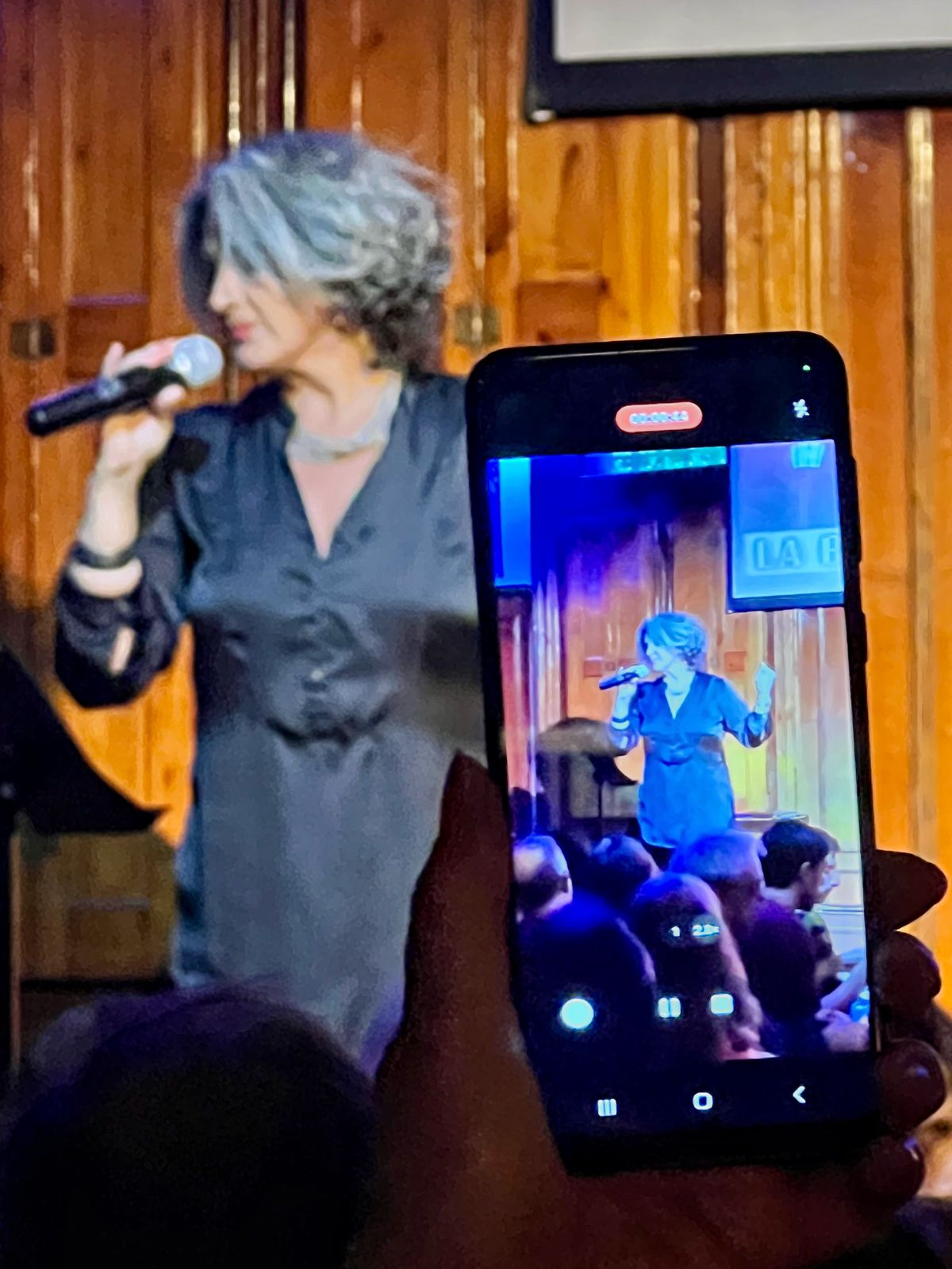 Público en La Bohemia Café Concert